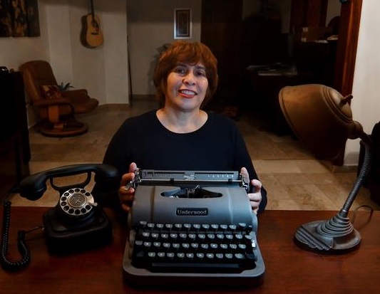 a autora dominicana galardona, Luchy Palencia.