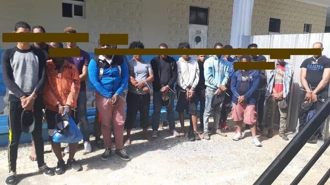 Personas detenidas por la Armada de la República Dominicana.(Foto externa)