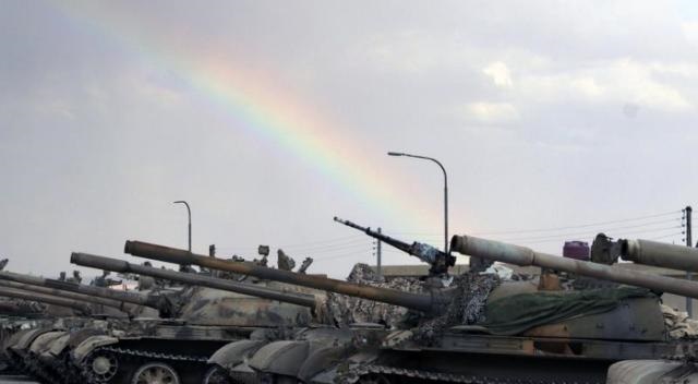 Tanques en Siria. (Foto EFE/EPA/Youssef Badawi/Archivo)