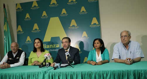 Directivos del Partido Alianza País en rueda de prensa.(Foto externa)