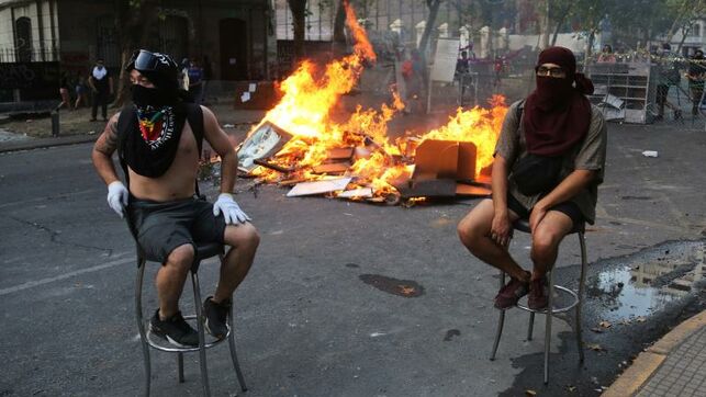 Chilenos cumplen 50 días de protestas contra el gobierno.
