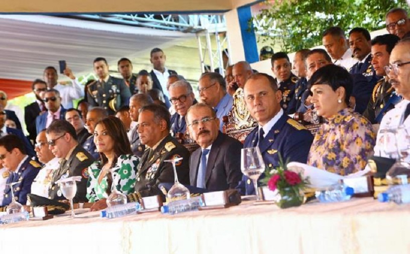 Presidente Medina encabeza acto en las FARD.