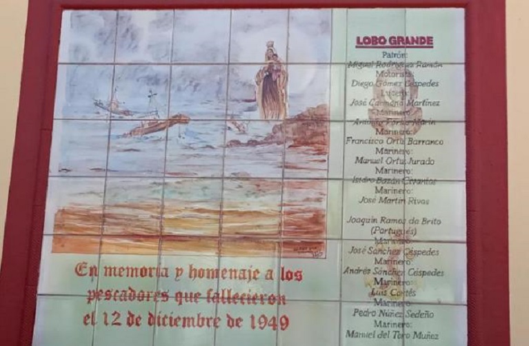 Mosaico en la iglesia de la Virgen del Carmen (Ceuta) que conmemora a los 64 pescadores que murieron hace 70 años en las aguas del Estrecho de Gibraltar. (Foto: EFE/ Reduan Dris)