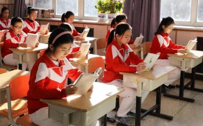 Niños chinos estudiando.(Foto: Archivo de China Plus)