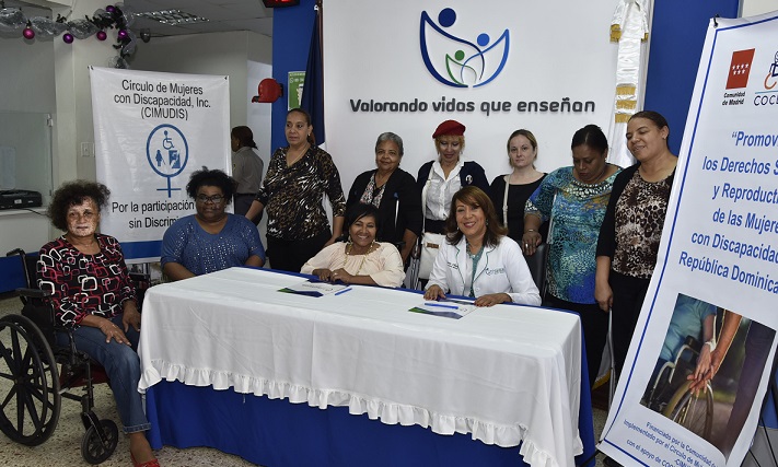Firma del acuerdo de colaboración del Hospital SEMMA y el Círculo de Mujeres con Discapacidad.(Foto externa)
