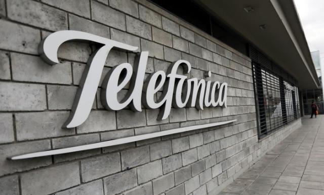 El logo de Telefónica se ve en la sede de la empresa en Bogotá, Colombia.(Foto externa)