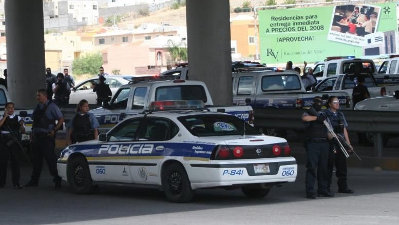 Vinculan jefe de policía municipal a masacre mormones en México.