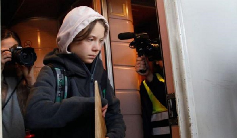 La activista del cambio climático Greta Thunberg es fotografiada cuando llega a Madrid, España, el 6 de diciembre de 2019.