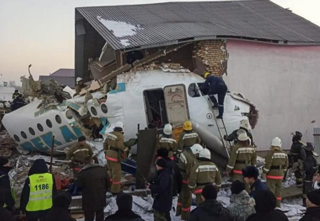 Avión que se estrello en Kazajistán con 100 pasajeros este viernes.(Foto: EFE)