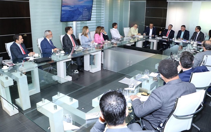 Gabinete presidencial del PRM y CONEP durante reunió para trabajar en el programa de gobierno de Luis Abinader. (Foto: externa)