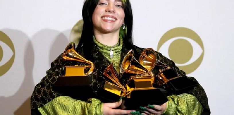 Billie Eilish hace historia en los Grammy.