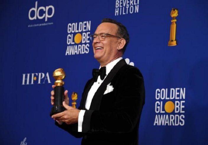 Tom Hanks recibe en los Globos de Oro un gran homenaje a su carrera.