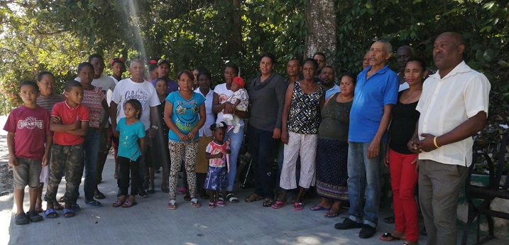 Comunitarios de municipio Polo en Barahona, en reclamo de los servicios de agua potable .(Foto: externa)