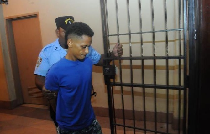 Franklin Fernández cuando era llevado a prisión por el asesinato de la niña Yaneisy.(Foto: externa)