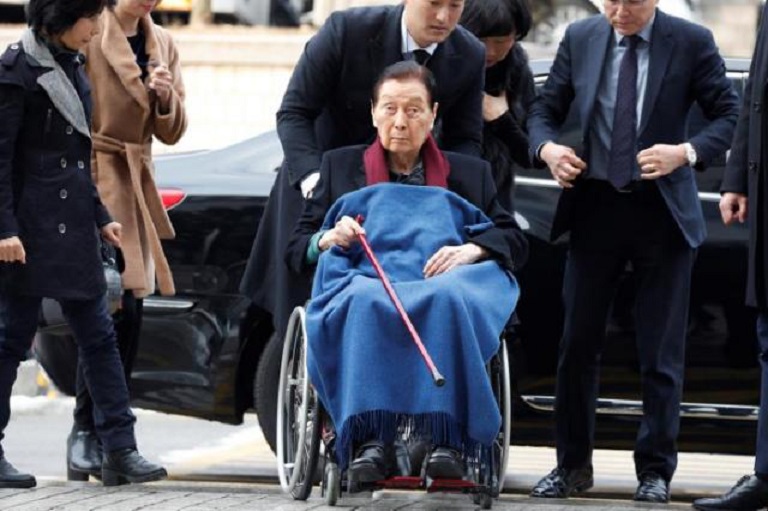 Muere el empresario surcoreano Shin Kyuk-ho.