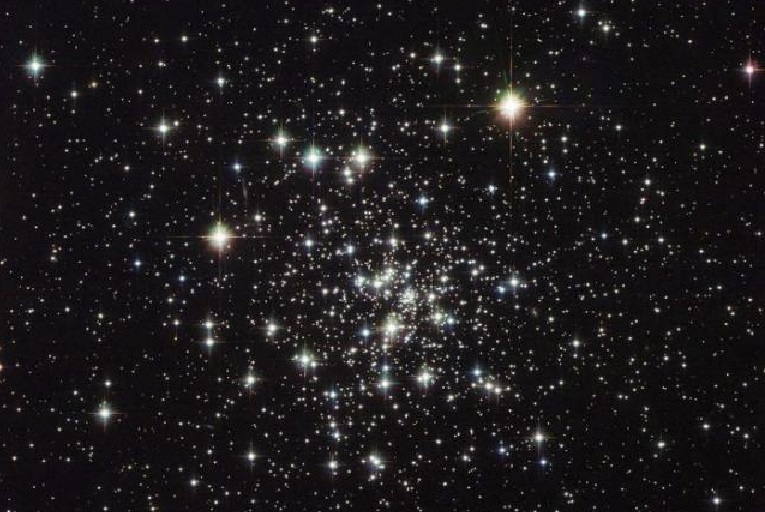 Detectan una estrella vampiro a unos 3.000 años luz de la Tierra. (Foto: EPA/GILLES CHAPDELAINE/ESA/HUBBLE & NASA)