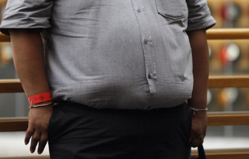 Un estudio de la Universidad de Barcelona (UB) relaciona la irregularidad en los horarios de las comidas durante el fin de semana con el riesgo de padecer obesidad. (Foto: EFE/Sáshenka Gutiérrez)