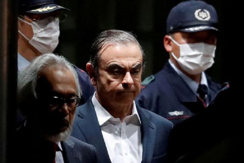 Expresidente de Nissan Motor, Carlos Ghosn, abandona el Centro de Detención de Tokio. (Foto: Reuters/Archivo)