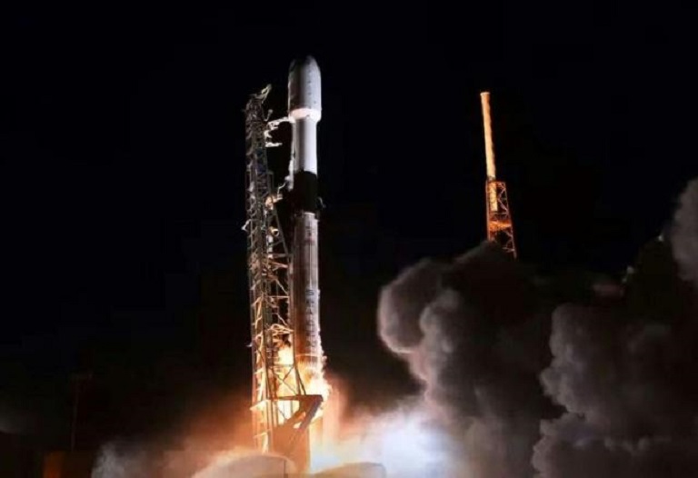 Lanzamiento del Falcon 9 desde Cabo Cañaveral, Florida, el 6 de enero de 2020.