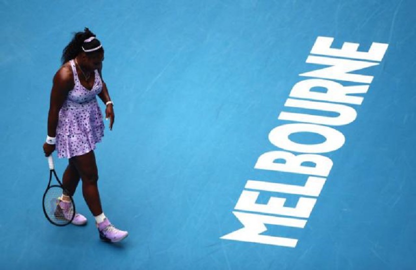 Tenista estadounidense Serena Williams se lamenta durante su encuentro ante la china Qiang Wang.