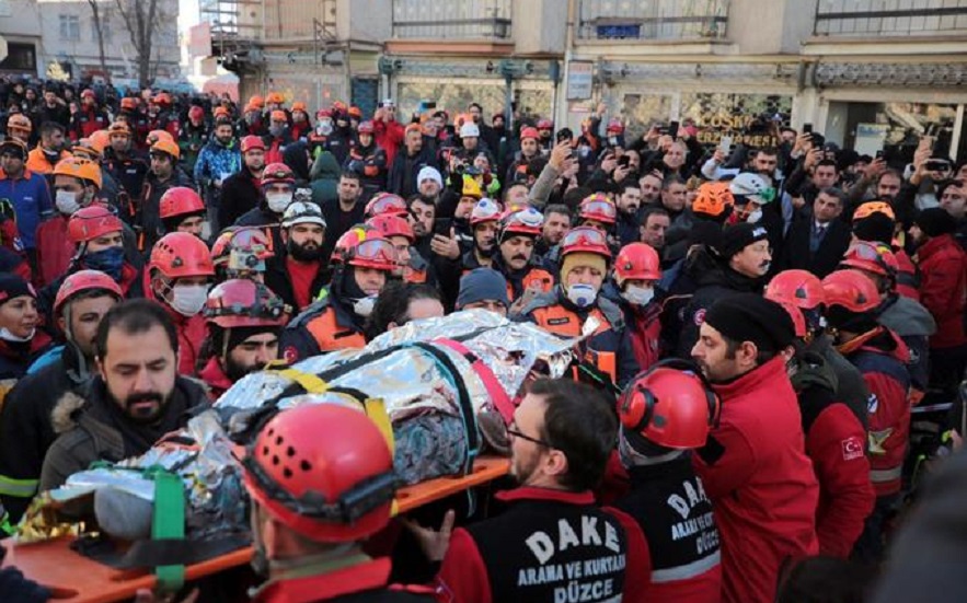 Aumentan a 35 los muertos por el terremoto en Turquía. (Foto: AP)