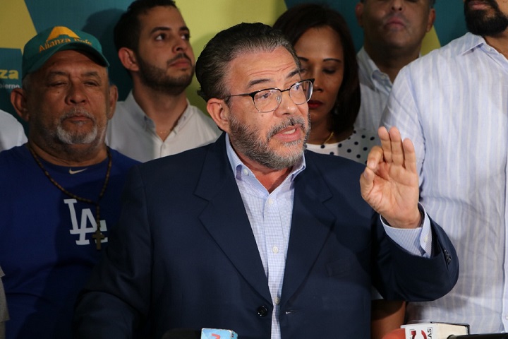 uillermo Moreno presidente de Alianza País durante un comunicado de prensa. (Foto: externa