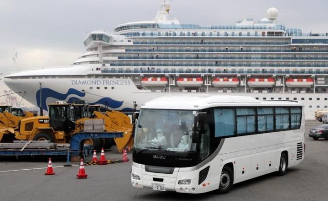 Comienzan a salir los pasajeros que estaban en cuarentena en un crucero en Japón. (Foto: EFE/EPA/Jiji Press Japan)