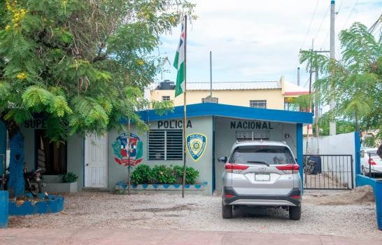 Cuartel policial del municipio Villa Riva, en la provincia Duarte. (Foto: Diario Libre)