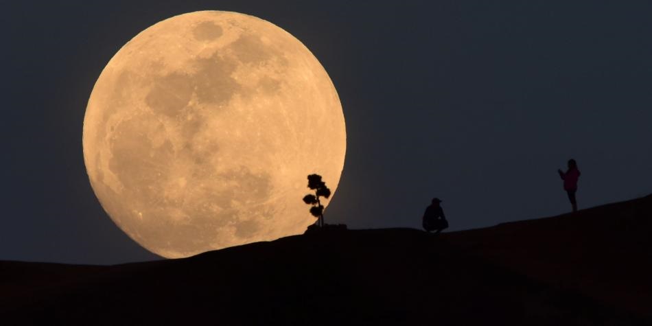 La superluna se verá entre el viernes y el lunes.(Foto: AFP / El Tiempo)
