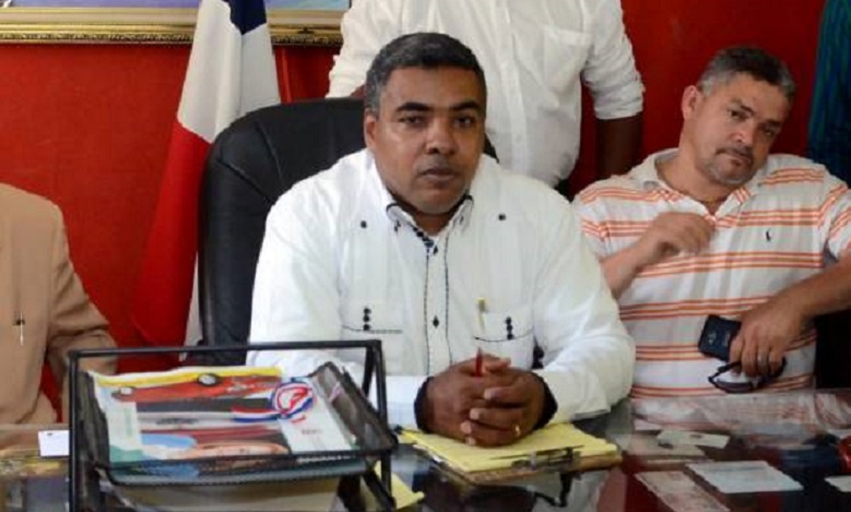 William Pérez Figuereo, presidente de la CNTU, ofrece declaraciones.