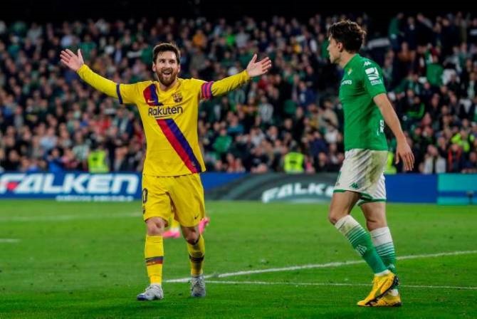 Lionel Messi se fue sin marcar goles, pero con tres asistencias impulsó la remontada del Barcelona para vencer como visitante al Betis. (Foto: AP)