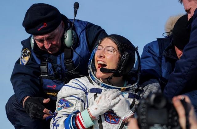 La astroanuta de la NASA Christina Koch tras aterrizar en la nave tripulada rusa Soyuz MS-13. (Foto: EFE/EPA/Sergei Ilnitsky / POOL)