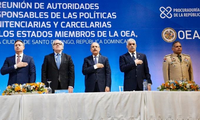 En la actividad, el presidente Danilo Medina, el secretario general de la OEA Luis Almagro; el procurador general de la República Jean Alain Rodríguez y el ministro de Relaciones Exteriores Miguel Vargas Maldonado. (Foto: externa)