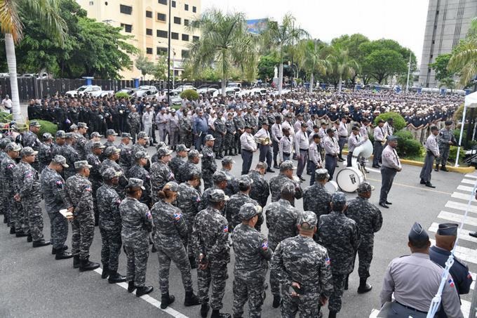 Miembros de la Policía Nacional y de las Fuerzas Armadas. (Foto: externa)