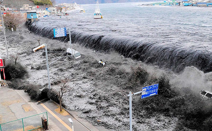 Japón recuerda el tsunami de 2011 con actos de bajo perfil por el coronavirus.