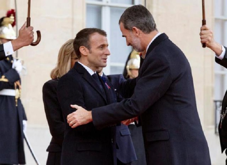 Los reyes de España y Macron homenajean a víctimas del terrorismo en París.