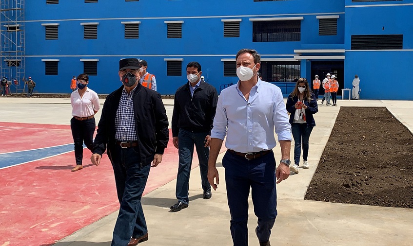 Danilo Medina supervisa construcción cárcel La Nueva Victoria.