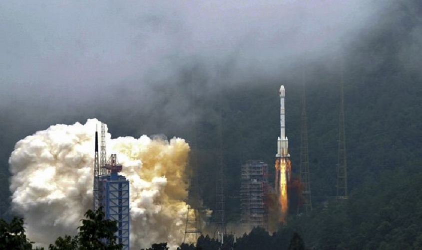 China lanza satélite para completar su versión de GPS.
