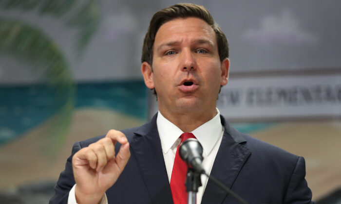 Ron DeSantis gobernador de Florida culpa hispanos por rebrote coronavirus.