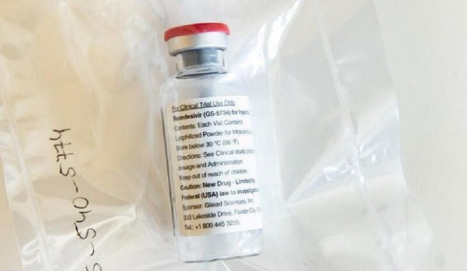 Una ampolla de Remdesivir, un medicamento del Ébola, es en el Hospital Universitario Eppendorf (UKE) en Hamburgo, Alemania.