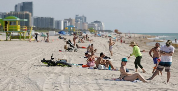 Miami cierra playas por nuevo brote de coronavirus.