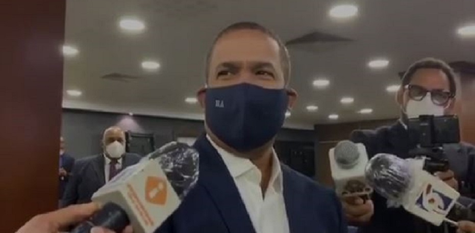 Héctor Acosta tras recibir certificado lo acredita como senador. (Fuente: video)