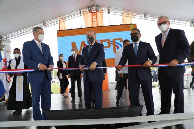 Presidente Danilo Medina inaugura 4 obras viales en el Este.