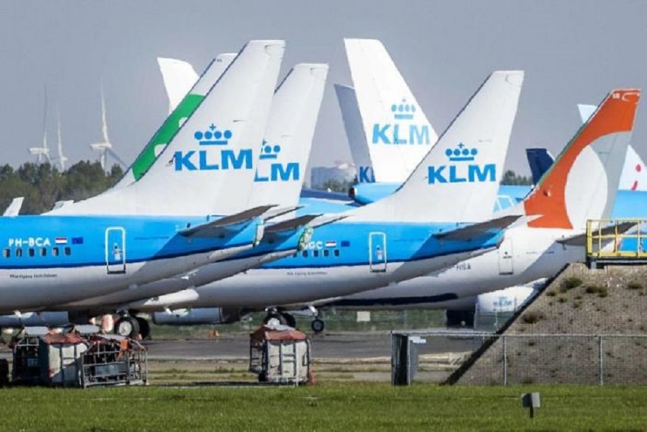 La aerolínea holandesa KLM reducirá su plantilla en 5.000 empleos por la COVID.