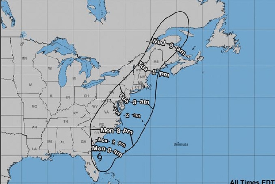 Isaías volverá a ser huracán antes de llegar hoy a las Carolinas.
