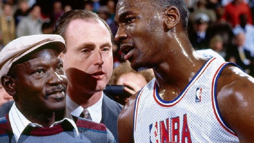 James Jordan aparece en la foto junto a su hijo Michael tras el All-Star Game de la NBA de 1988. (Fuente: Robert Mora/NBAE vía Getty Images)