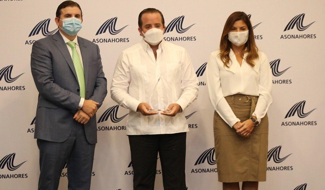 Presidente del PRM José Paliza recibe reconocimiento de AIRD y ASONAHORES