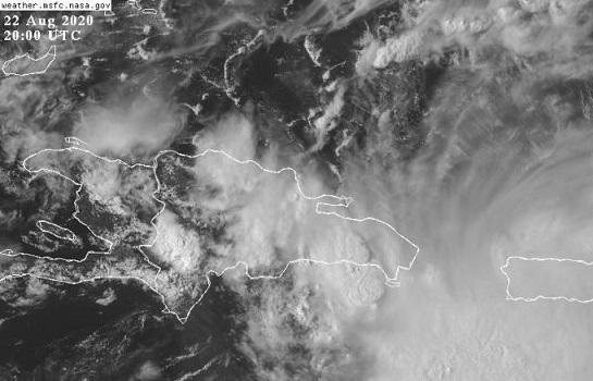 Alerta roja para 18 provincias por tormenta tropical Laura