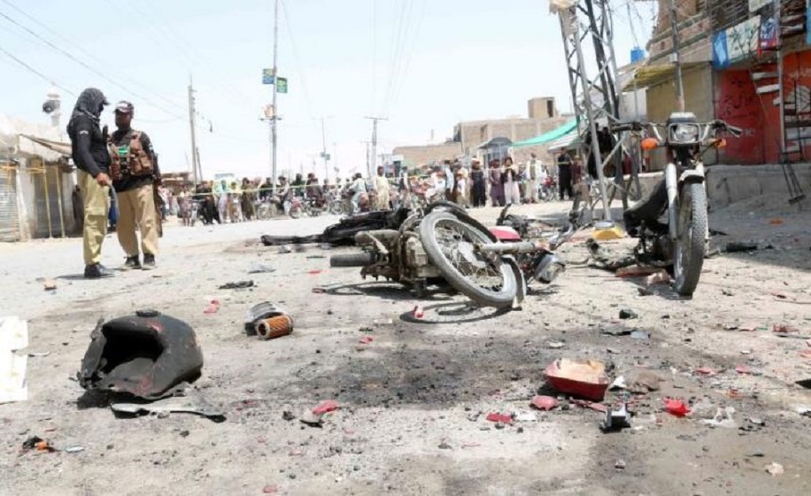 Seis muertos y 24 heridos en atentado con bomba en un mercado en Pakistán.