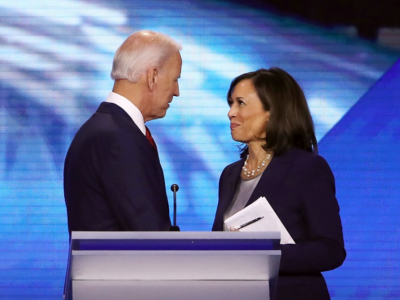 Joe Biden elige como compañera a Kamala Harris.